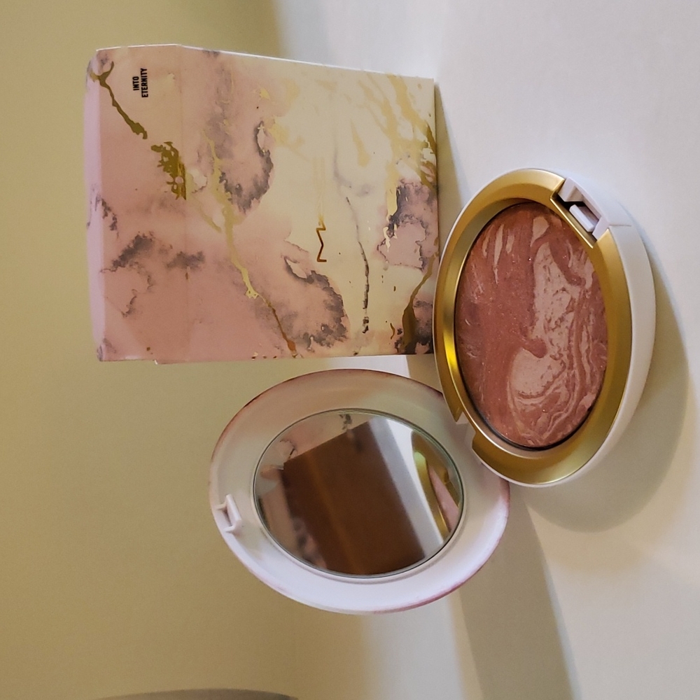 MAC Into Eternity Electric Wonder Iridescent Powder